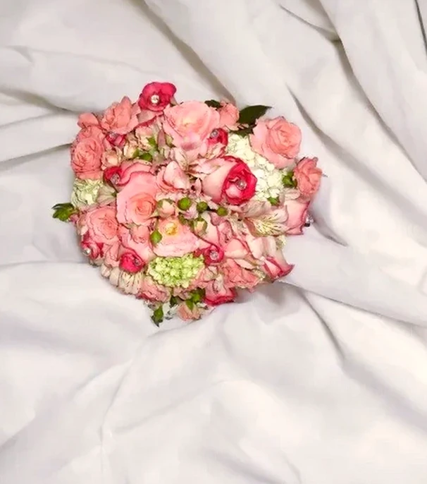 Buquê de Noiva com Rosas Mescladas