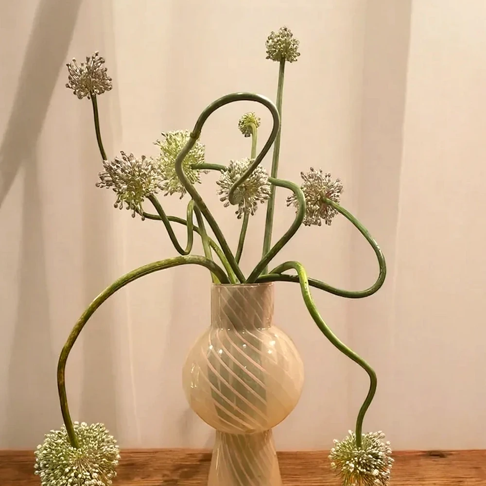 Toque Artístico da Natureza – Composição Moderna e Fluida