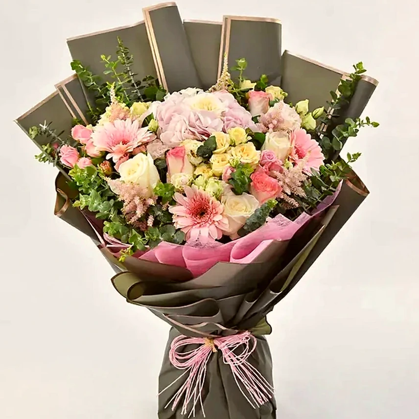 Buquê Luxuoso de Flores Variadas