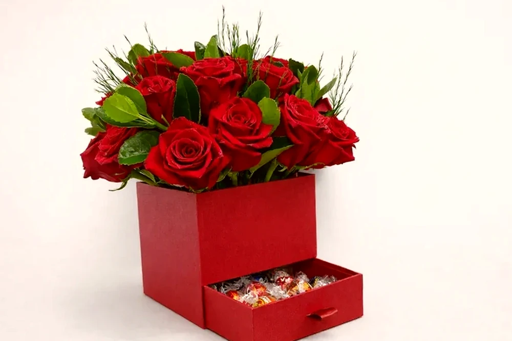 Caixa Luxo com 20 Rosas Vermelhas e Chocolates