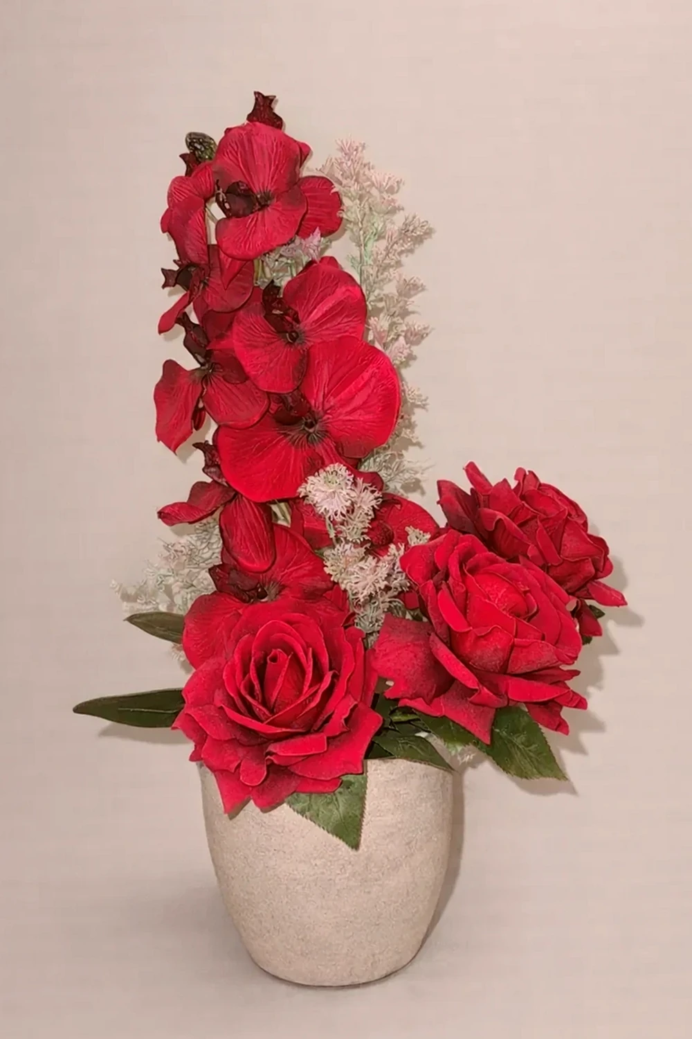 Arranjo Artificial de Rosas Vermelhas Elegantes