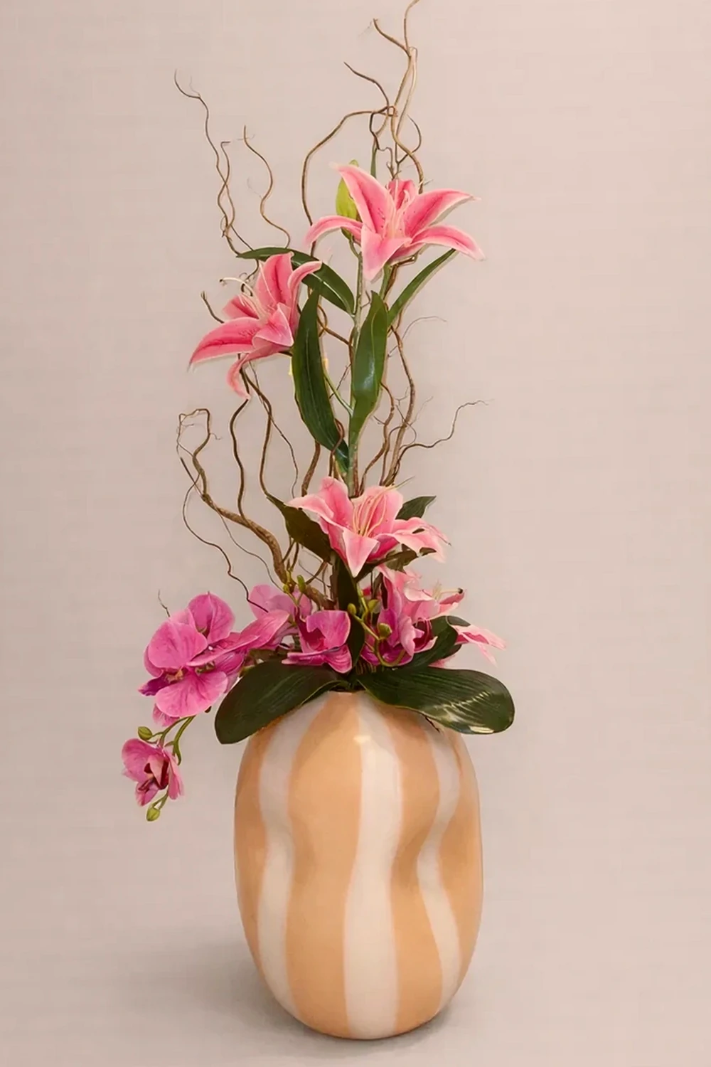 Arranjo Artificial de Lírios e Orquídeas Rosas